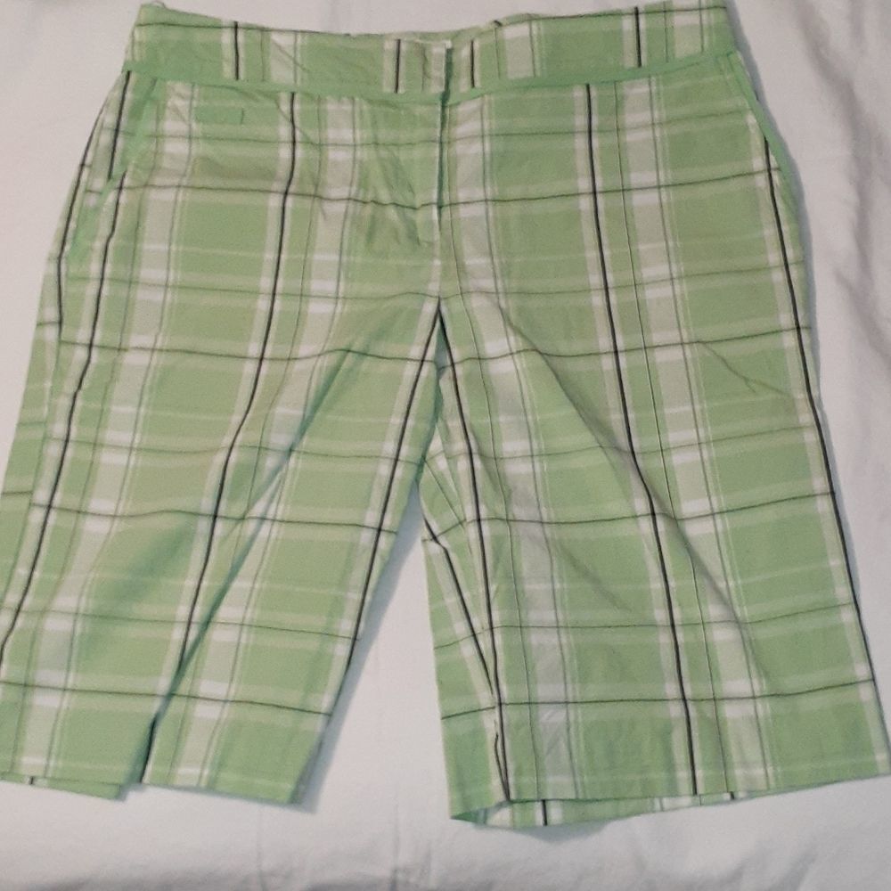 Izod XFG Stretch Golf Bermuda Shorts Green Plaid 6